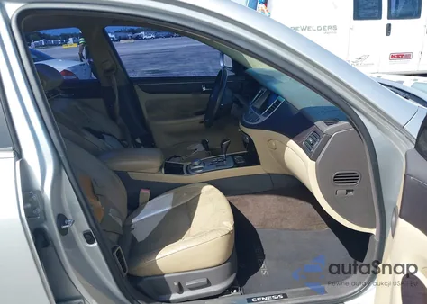 2009 Hyundai Genesis 4.6 z USA, uszkodzony, nr VIN KMHGC46FX9U042296